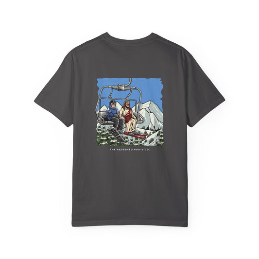 MEN NEVER SKI ALONE TEE